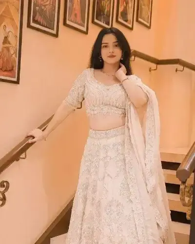 Escort Dhar